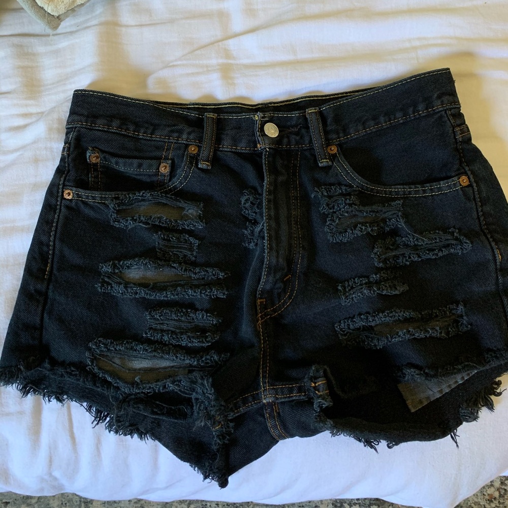 Black ripped Levi vintage shorts
